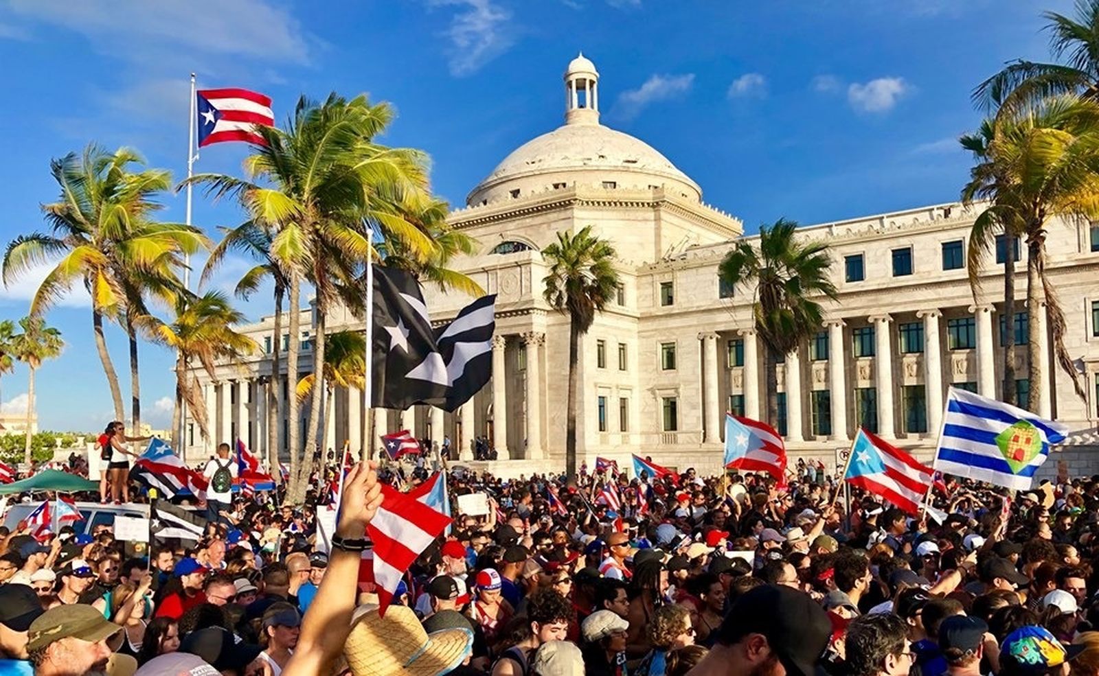 Los portorriqueños se echan a la calle y piden la renuncia de Rosselló