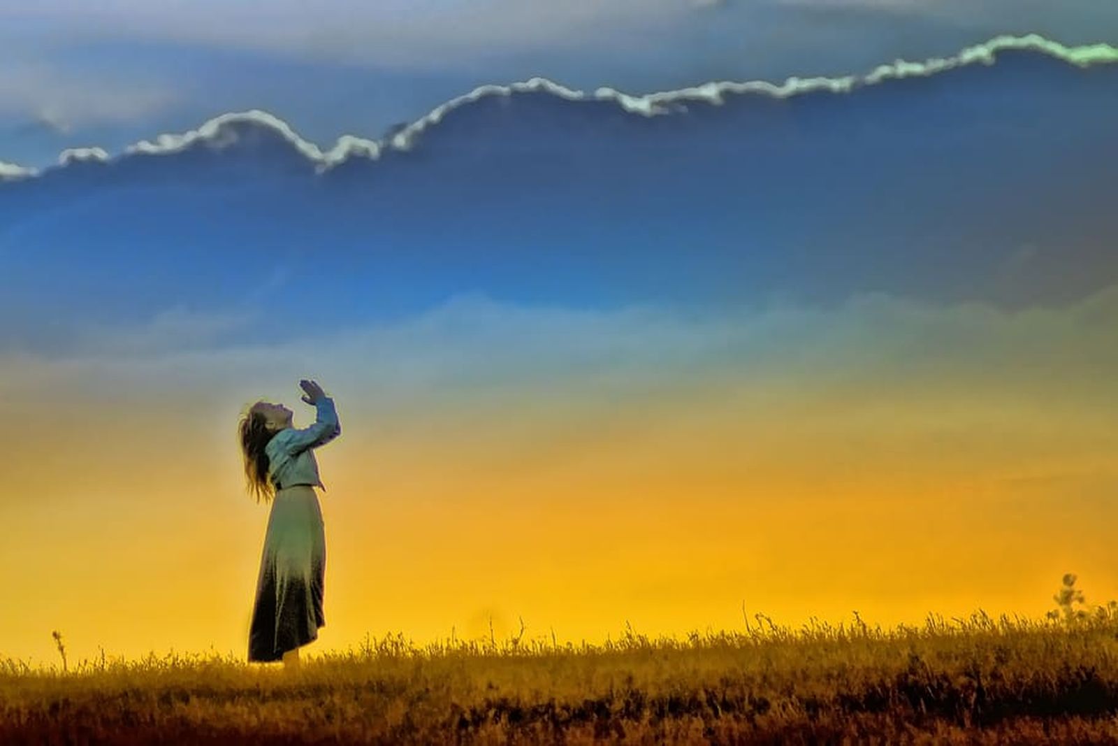 sunset-girl-worship-field