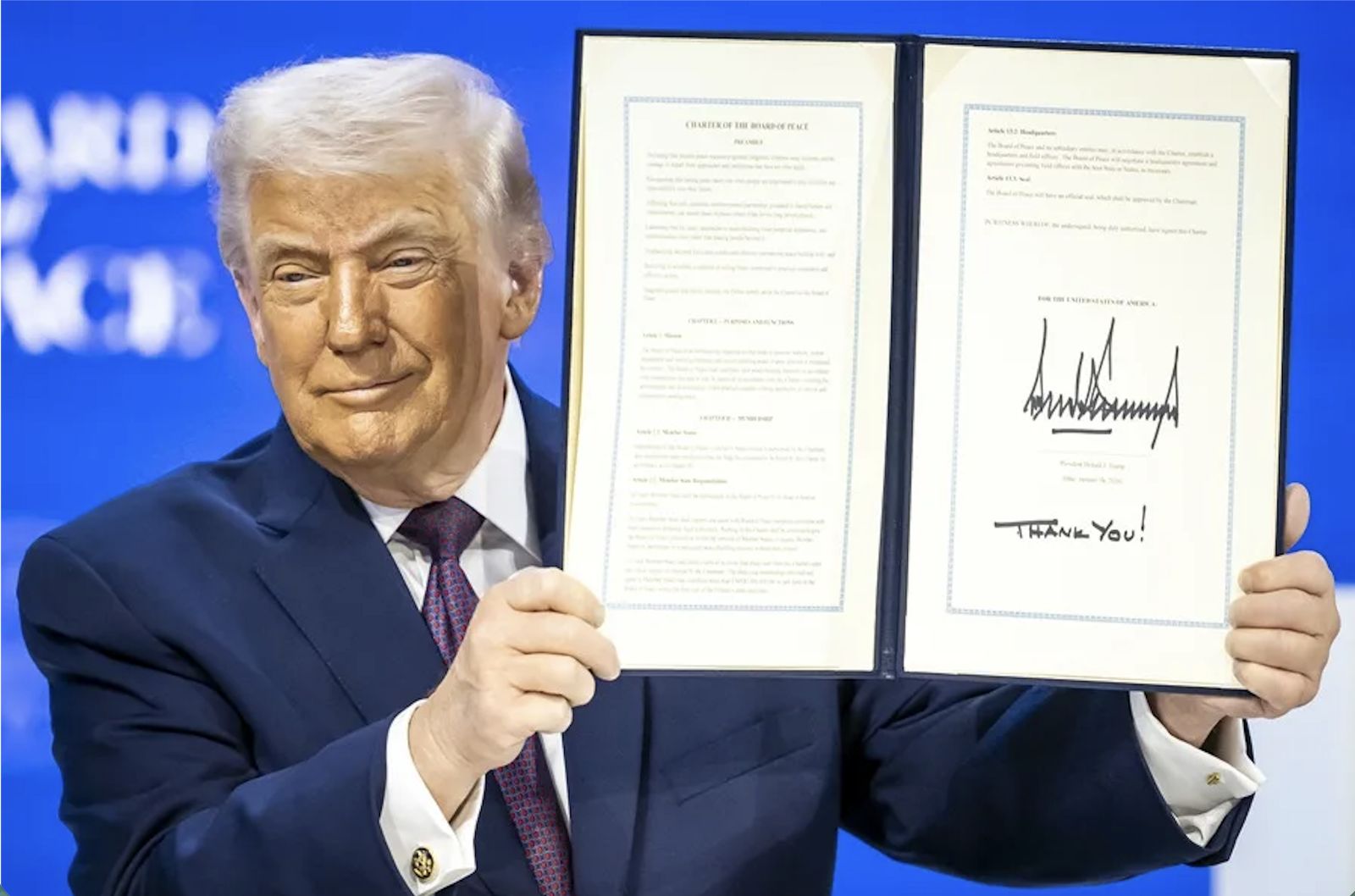 Trump muestra la carta fundacional de la Junta de la Paz