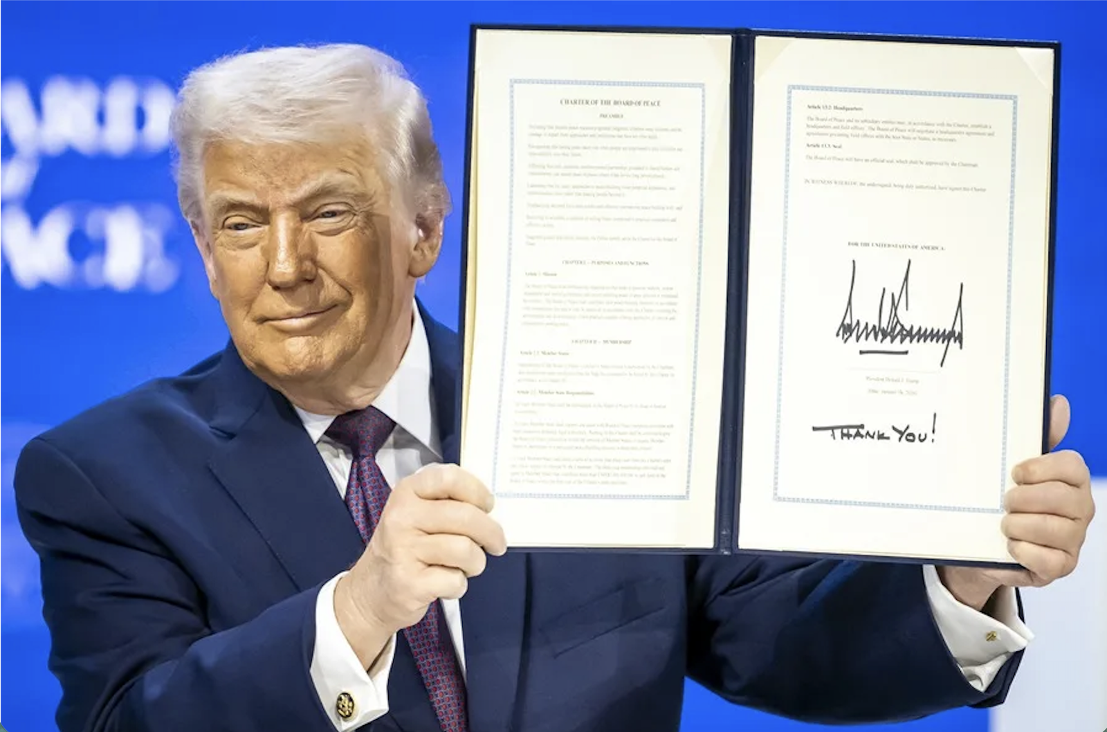 Trump muestra la carta fundacional de la Junta de la Paz