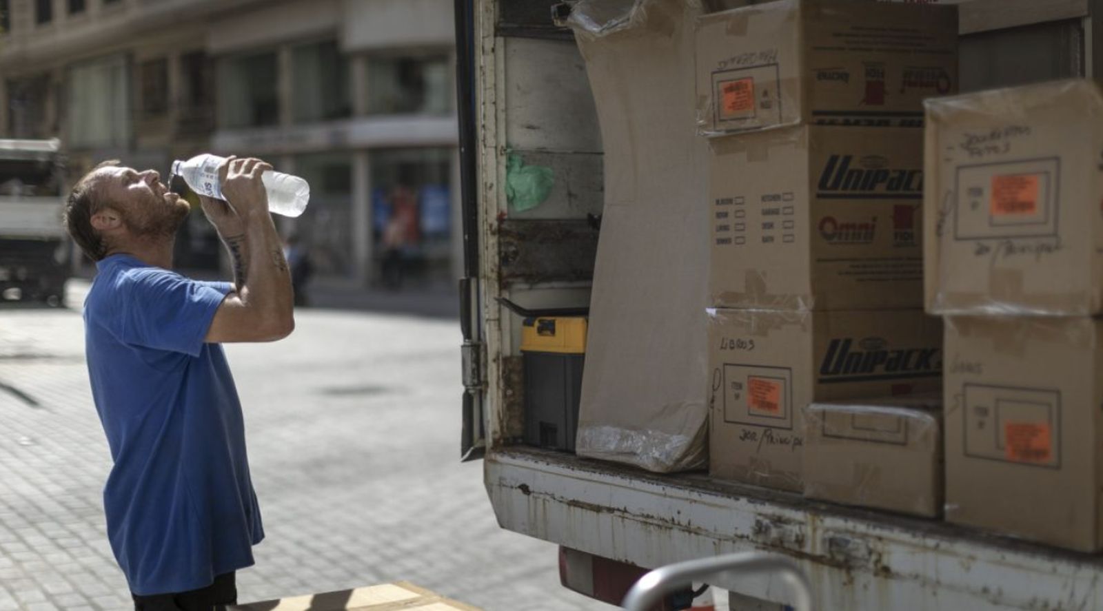 Un trabajador al sol