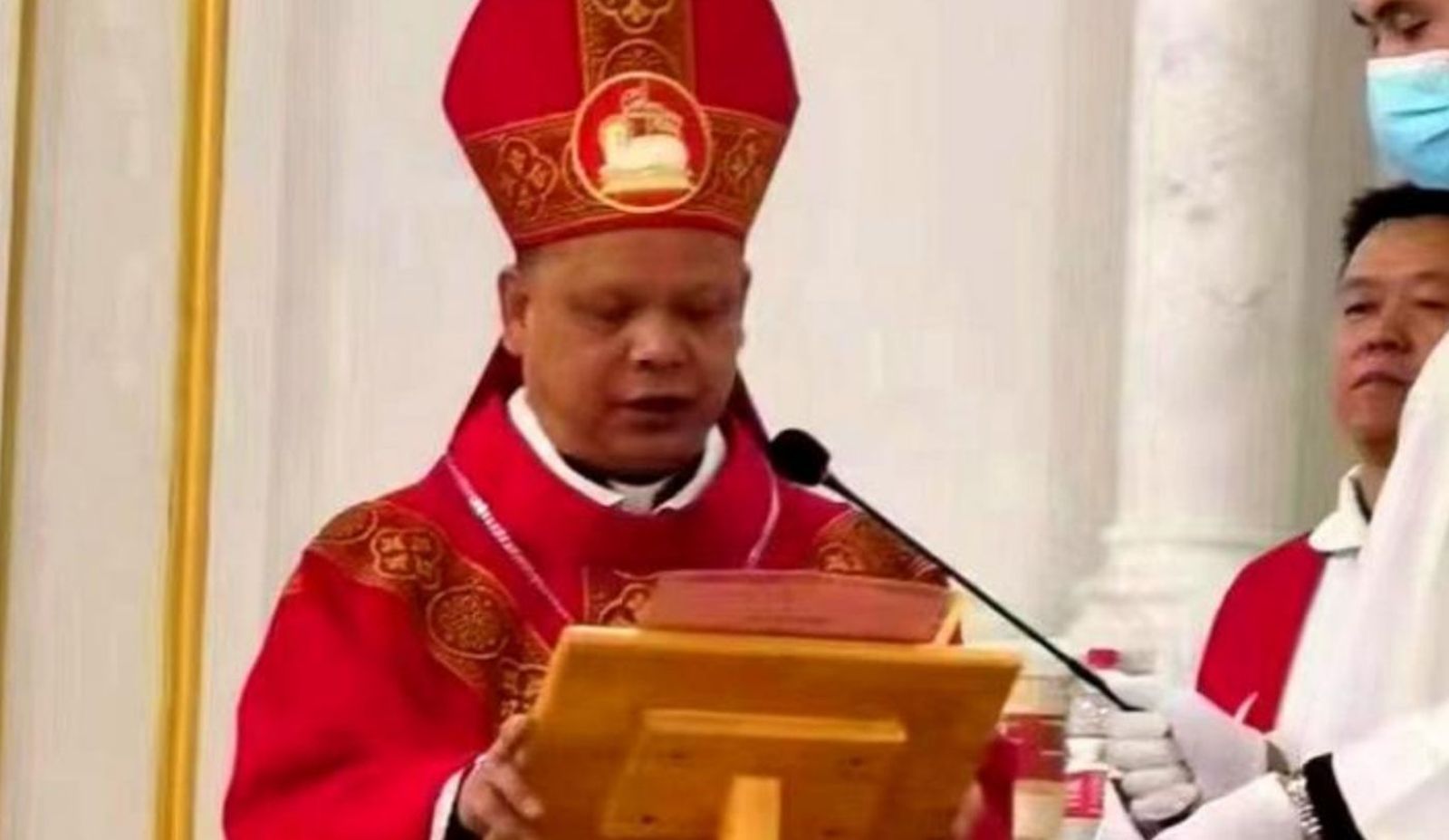 El obispo chino entronizado