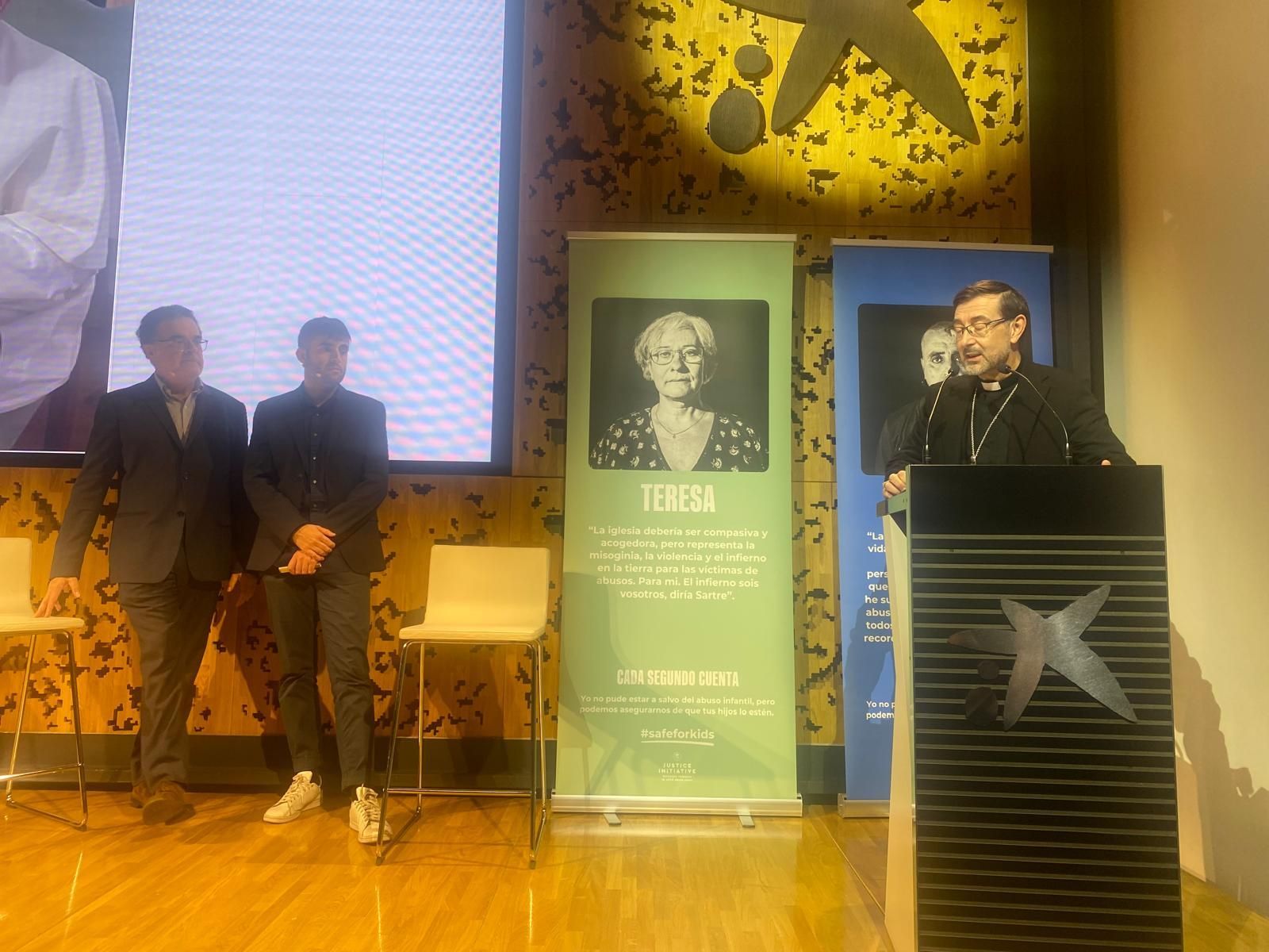 Cobo recibió el premio en nombre del Papa