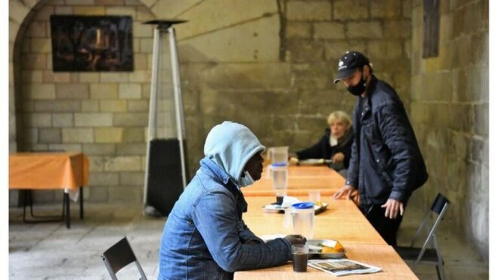 Comedor social del claustro de la iglesia de Santa Anna.