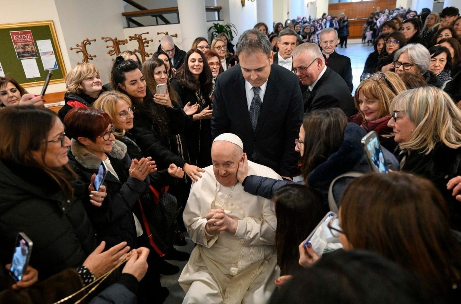 El Papa se reúne con obstétricas, ginecólogos y personal de Calabria