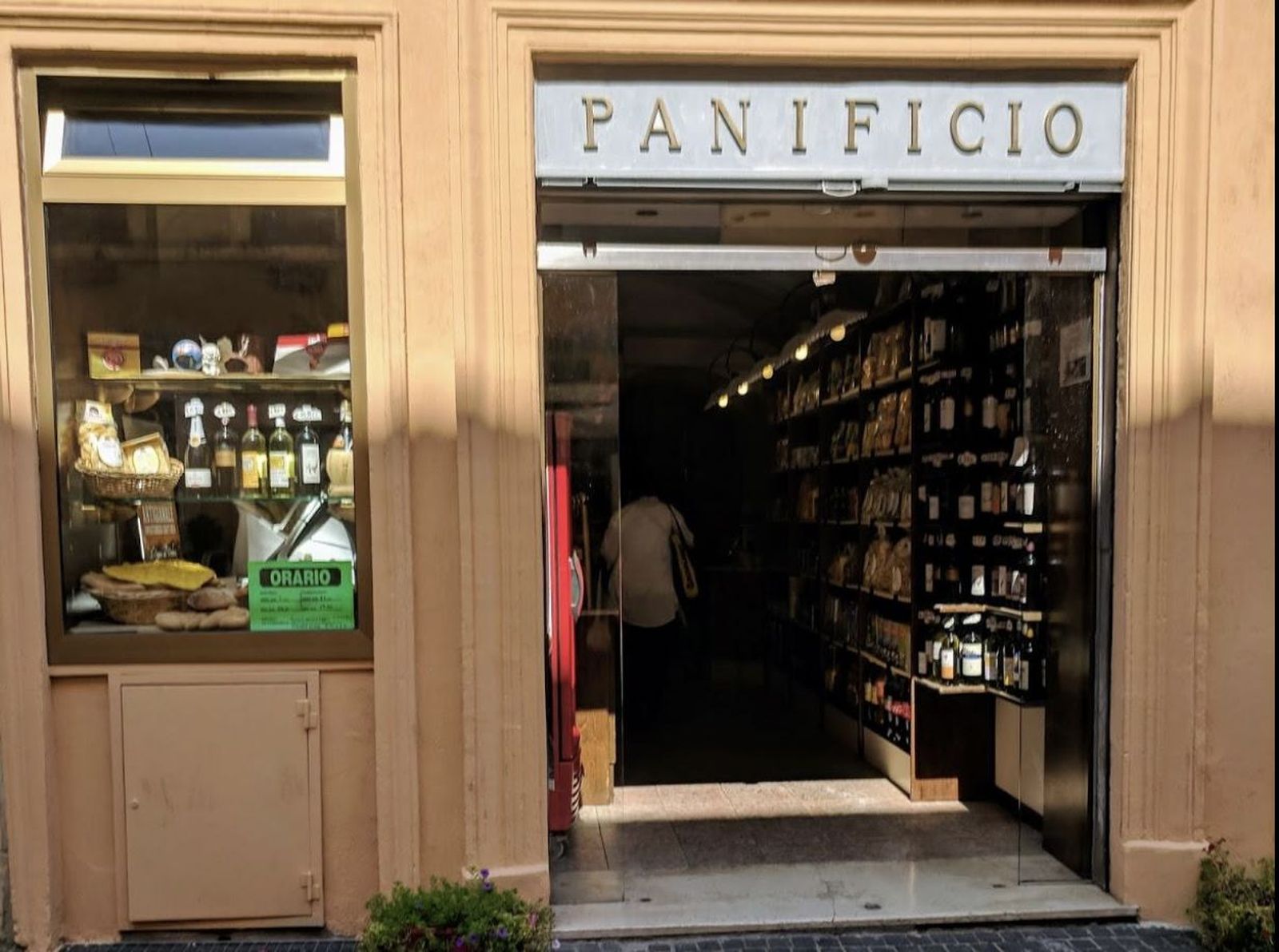 Fachada de la histórica panadería 'pontificia'