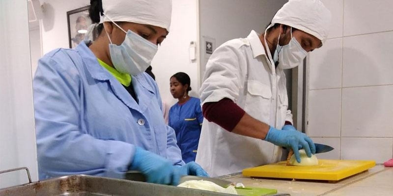 Cocinando para el comedor social San José