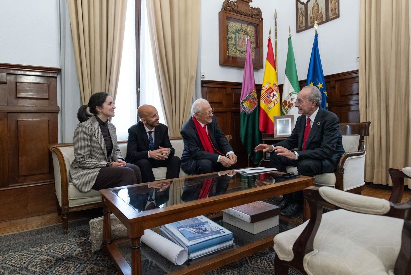 Encuentro del padre Ángel con el alcalde de Málaga, Pacode la Torre
