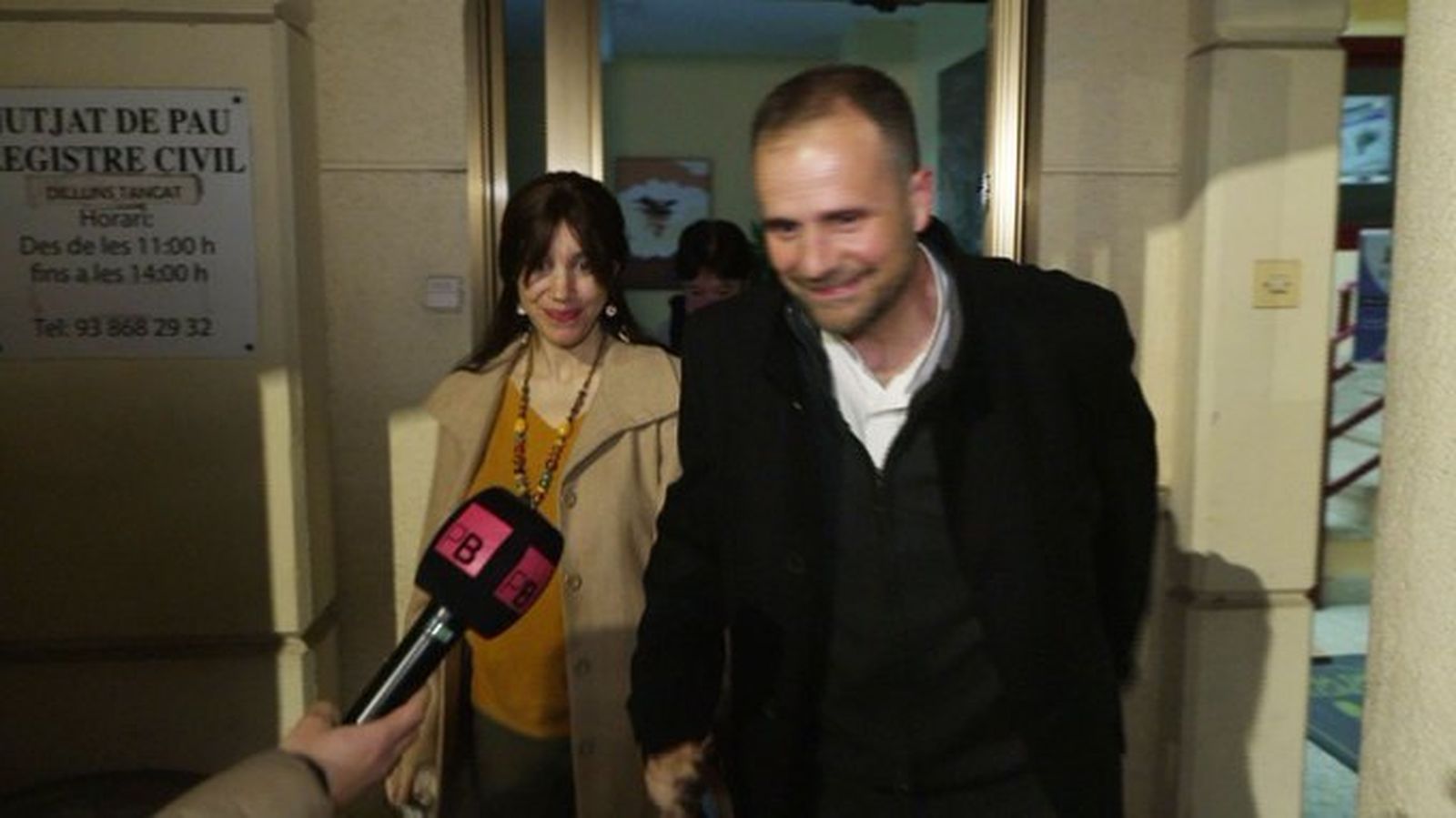 Xavier Novell y Silvia Caballol salen, ya casados, del Juzgado de Suria