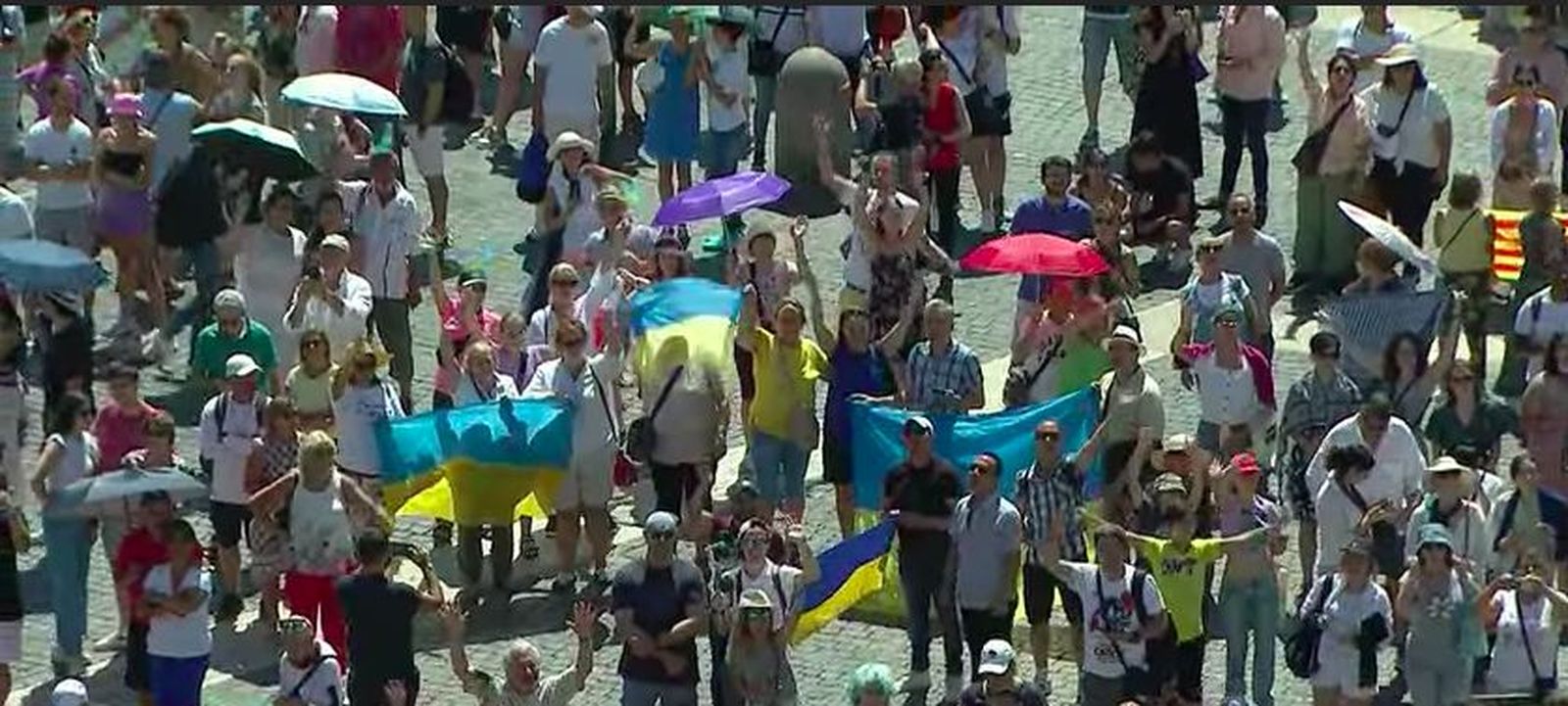 Banderas ucranianas en el Vaticano