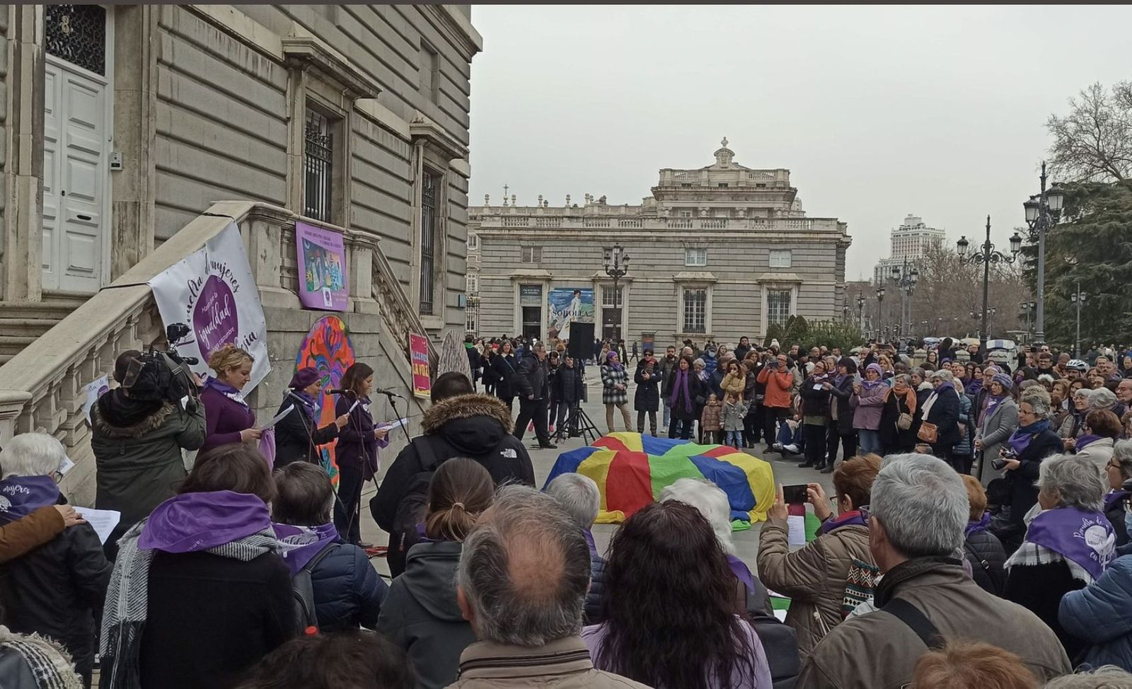 Las mujeres se plantan frente a las catedrales: “La Iglesia se sostiene gracias nosotras”