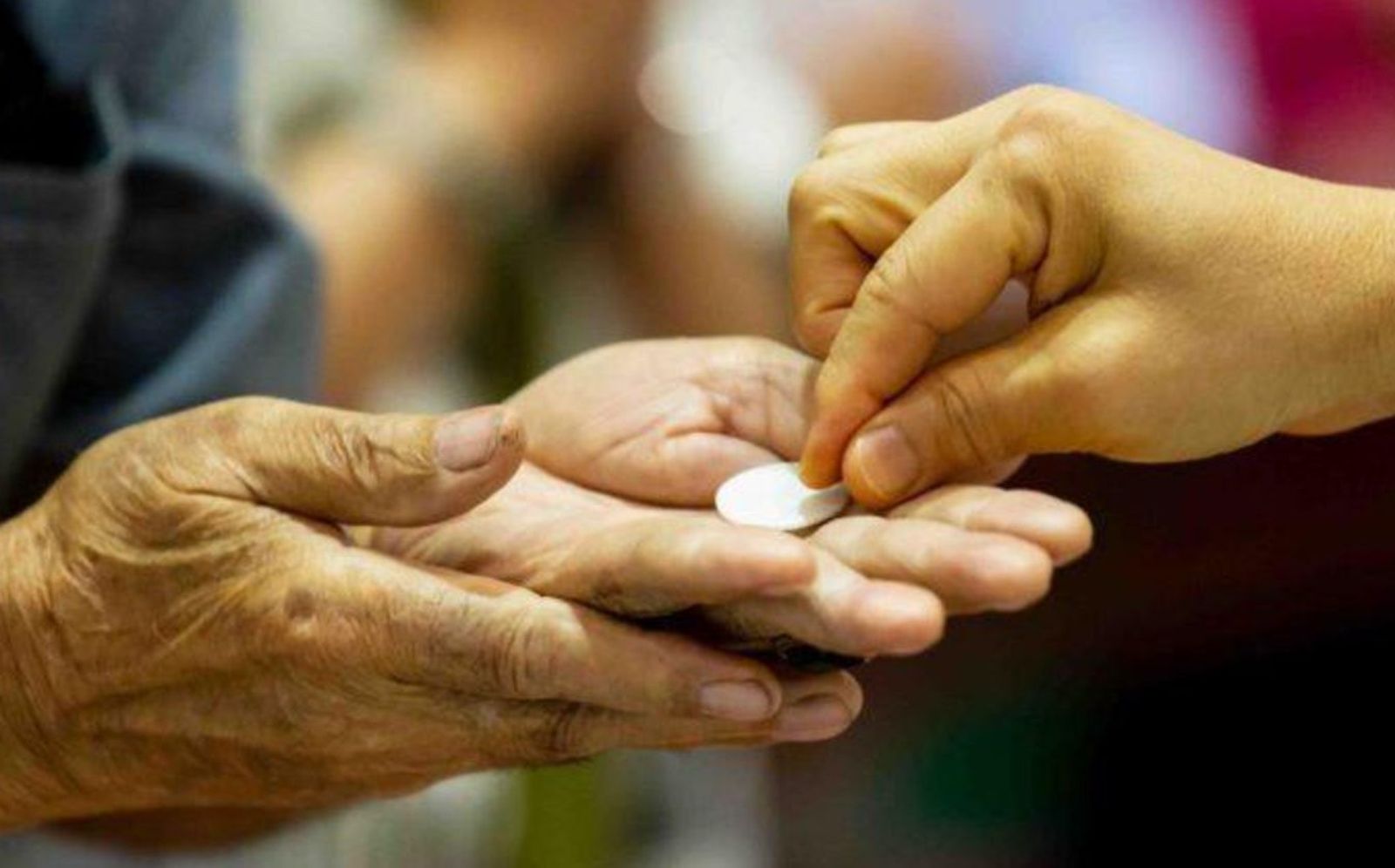 Comunión en la mano