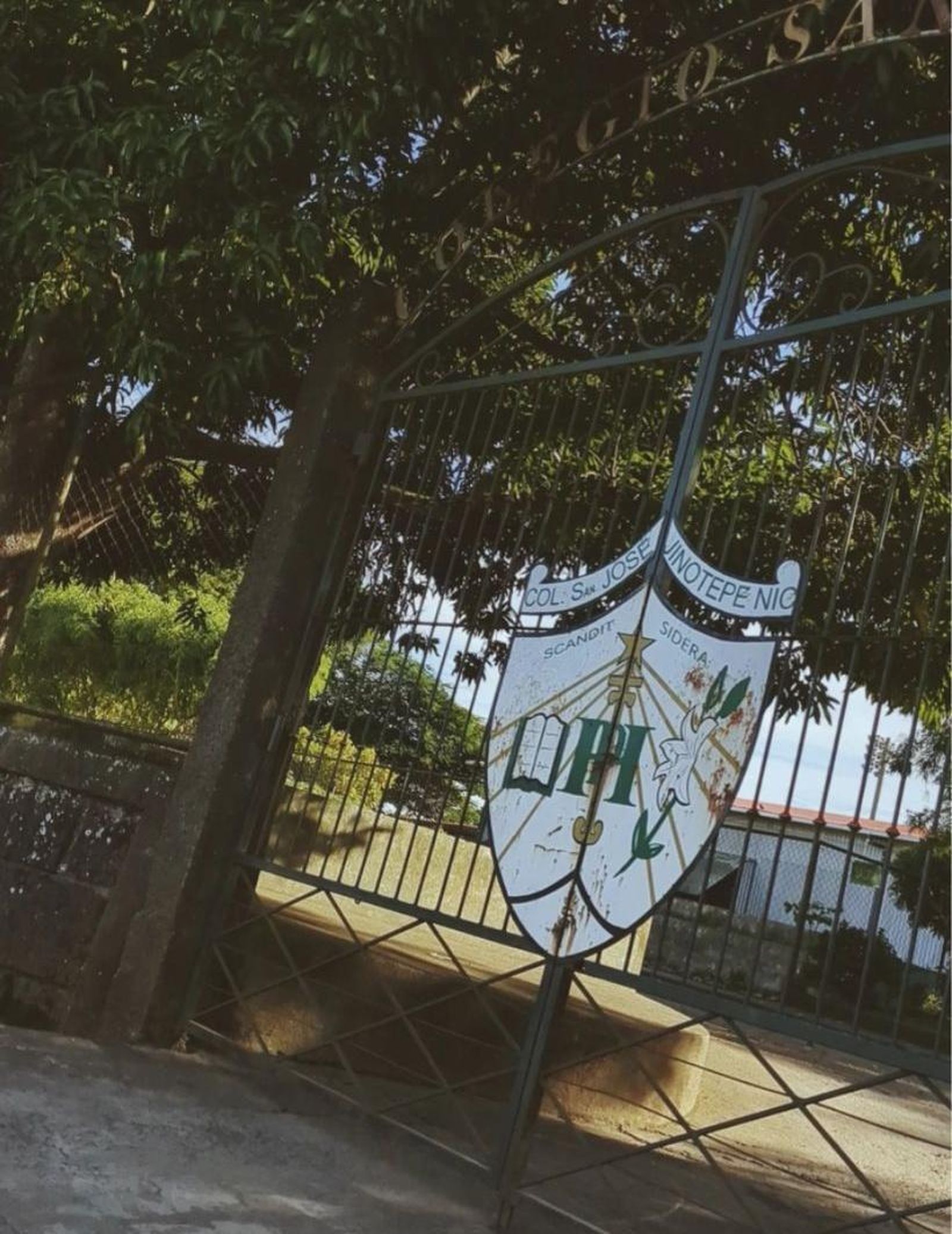 Puerta de entrada al colegio de las josefinas expropiado en Nicaragua