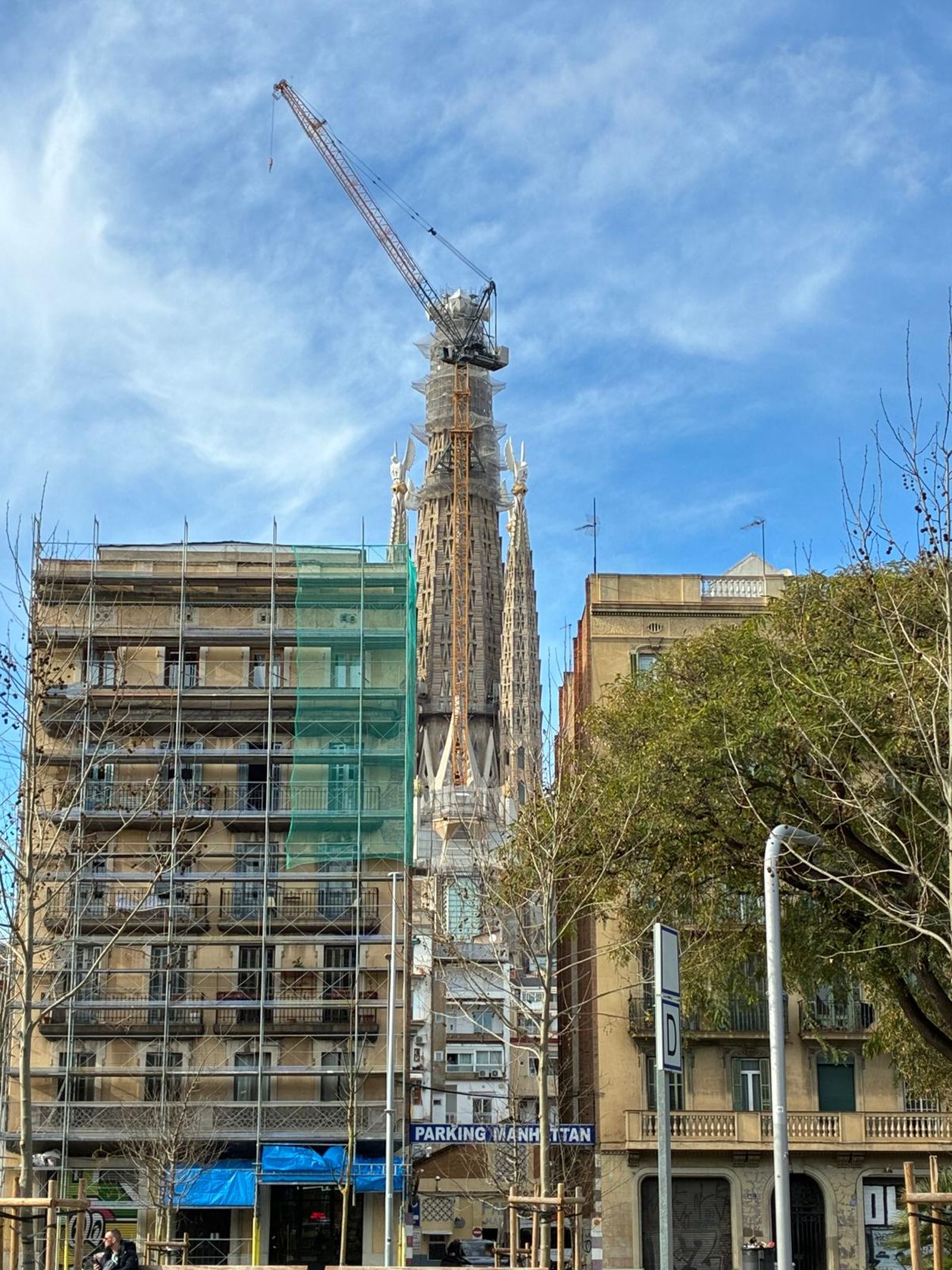 La Sagrada Familia, desde la Diagonal