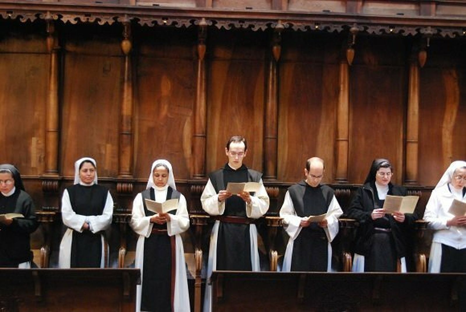 Monjas y frailes