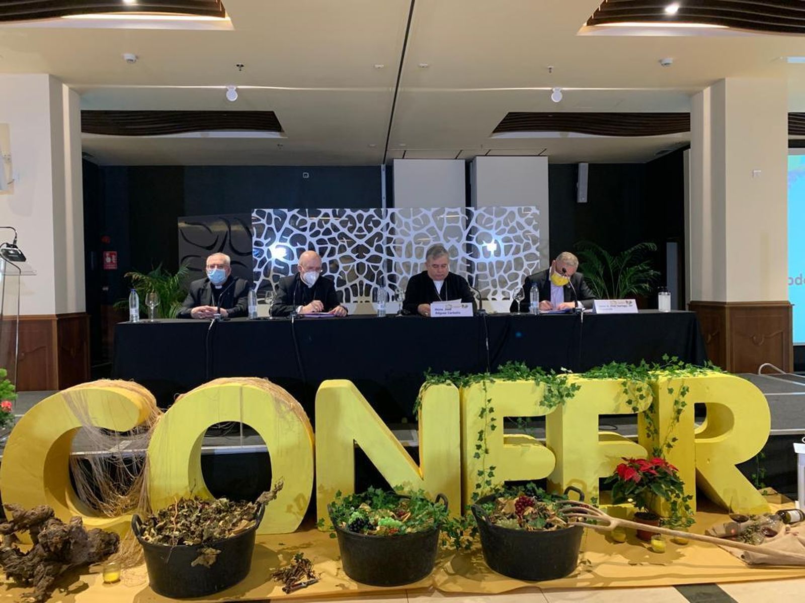 Mesa conclusiva de la Asamblea de Confer