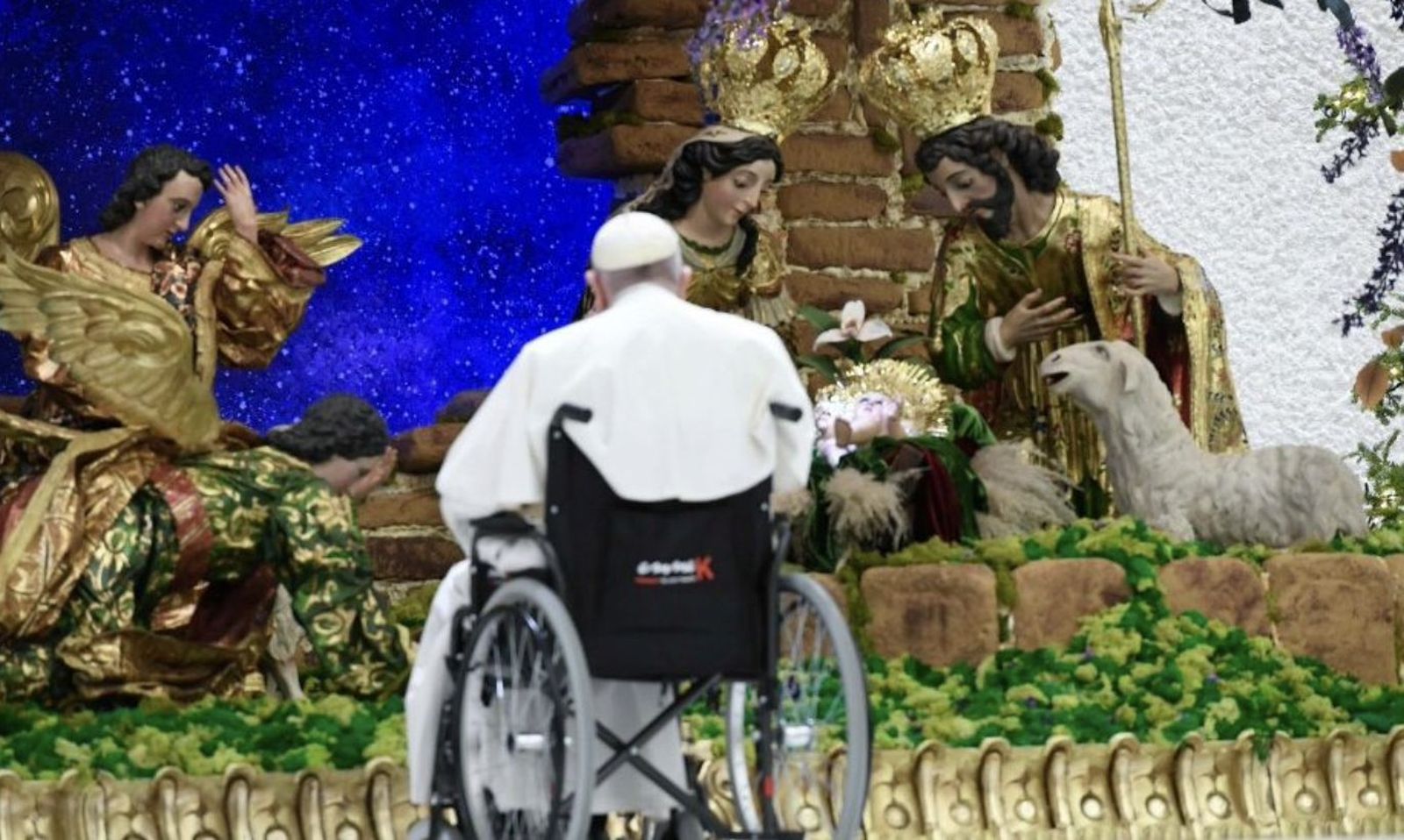 El Papa, ante el belén guatemalteco en el Aula Pablo VI