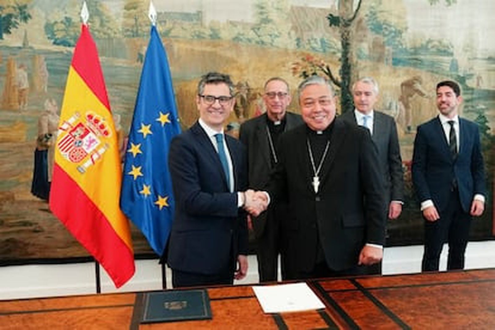Ministro Bolaños con el nuncio en España