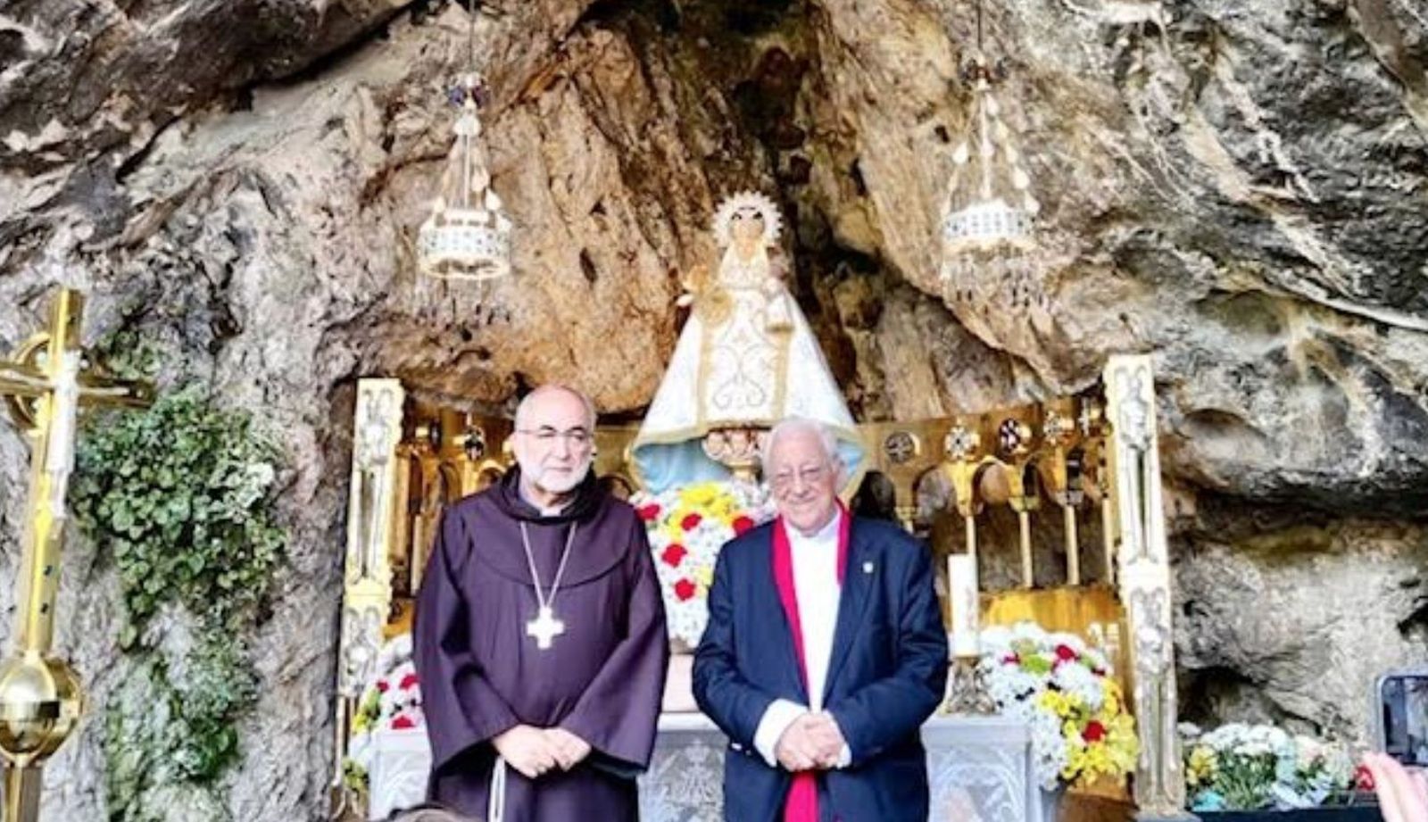 Sanz y el Padre Ángel