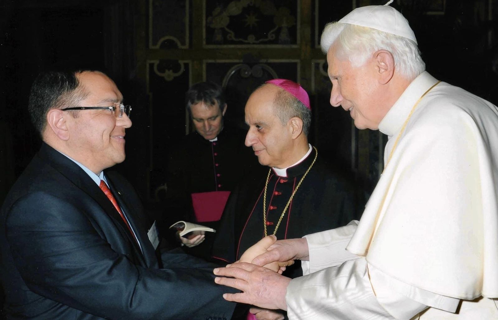 Benedicto saluda a Rodrigo Guerra