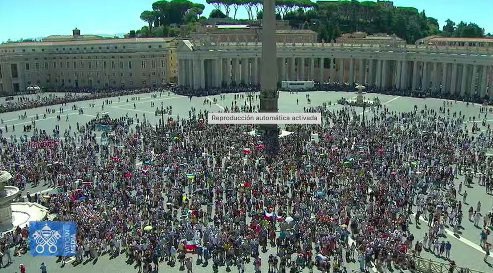 Miles de fieles, en la plaza de San Pedro