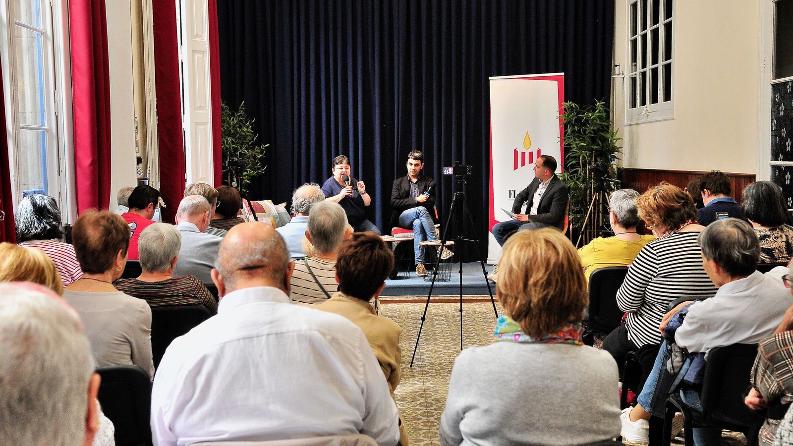 Xavier Pete, Jordi Pacheco y Gemma Morató durante el acto previo a la visita de León XIV a Cataluña.