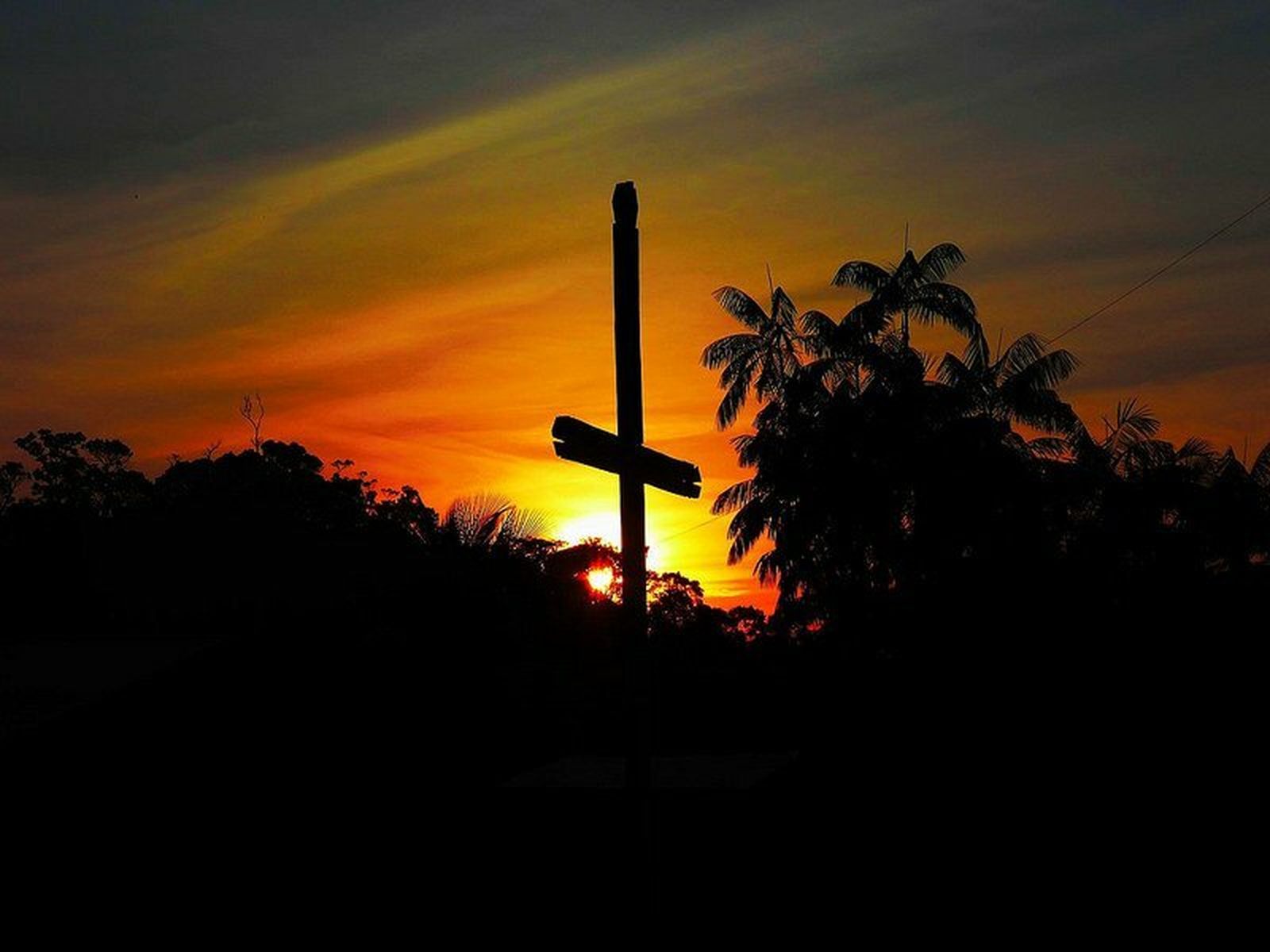 La cruz en el atardecer del Amazonas