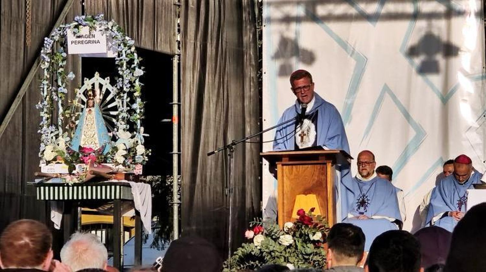Monseñor García Cuerva preside la misa de la Peregrinación Juvenil a pie a Luján (Encamino)