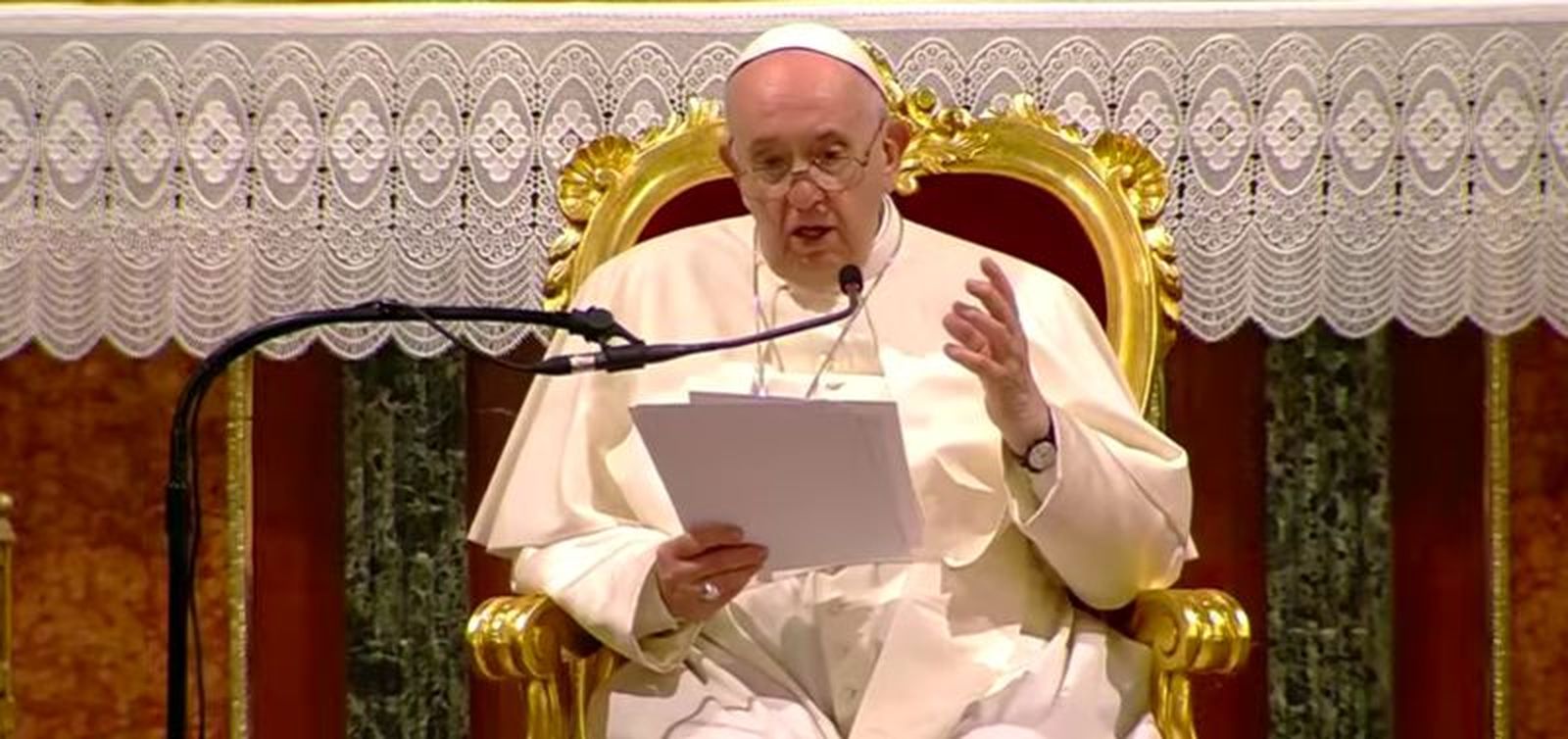 El Papa, con los religiosos católicos griegos