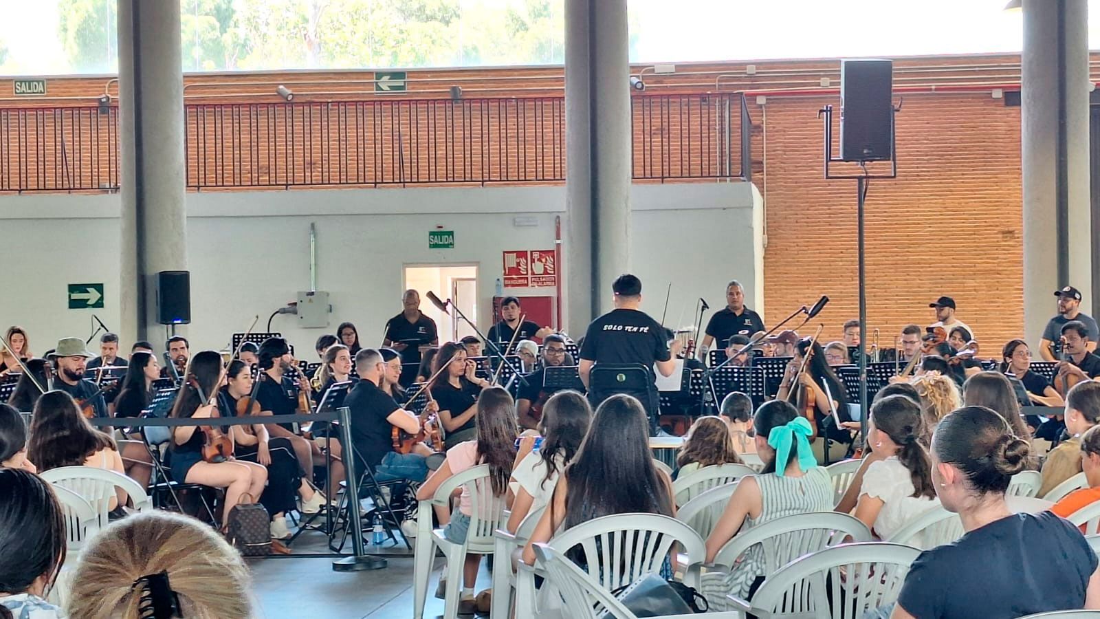 Orquesta Sinfónica Carlos Cruz-Diez, formada por migrantes iberoamericanos