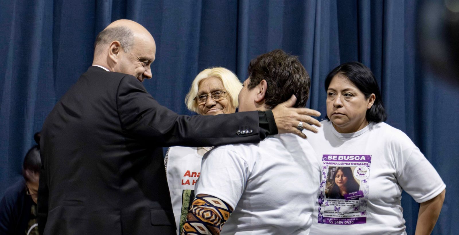 Acero, con las familias buscadoras