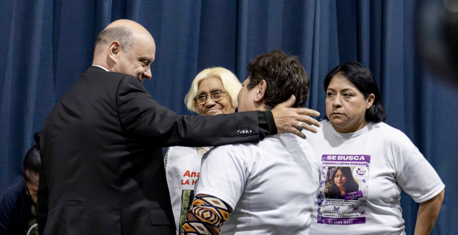 Acero, con las familias buscadoras