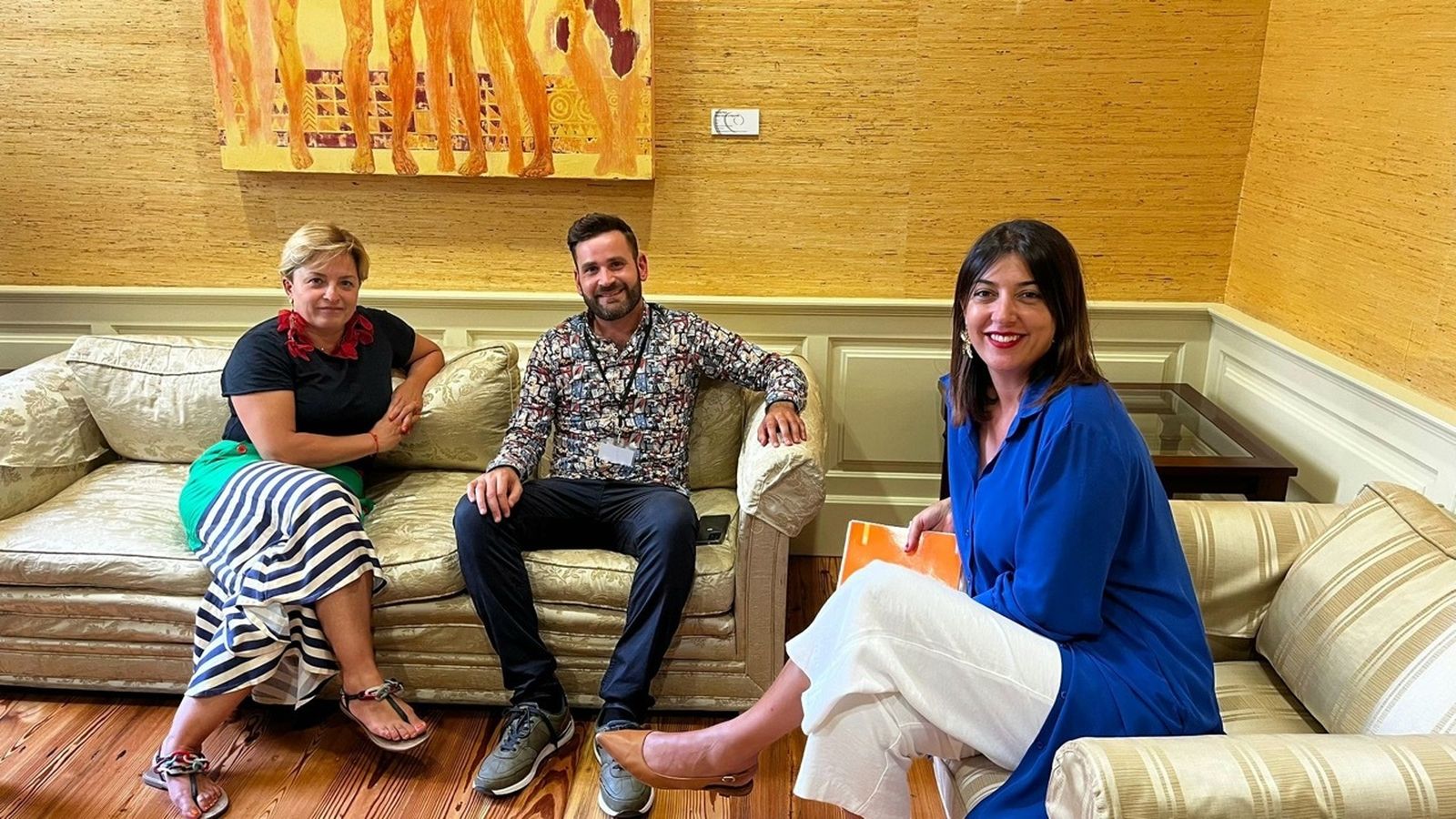 Infancia Robada y Justice Initiative en Santa Cruz de Tenerife con la diputada socialista