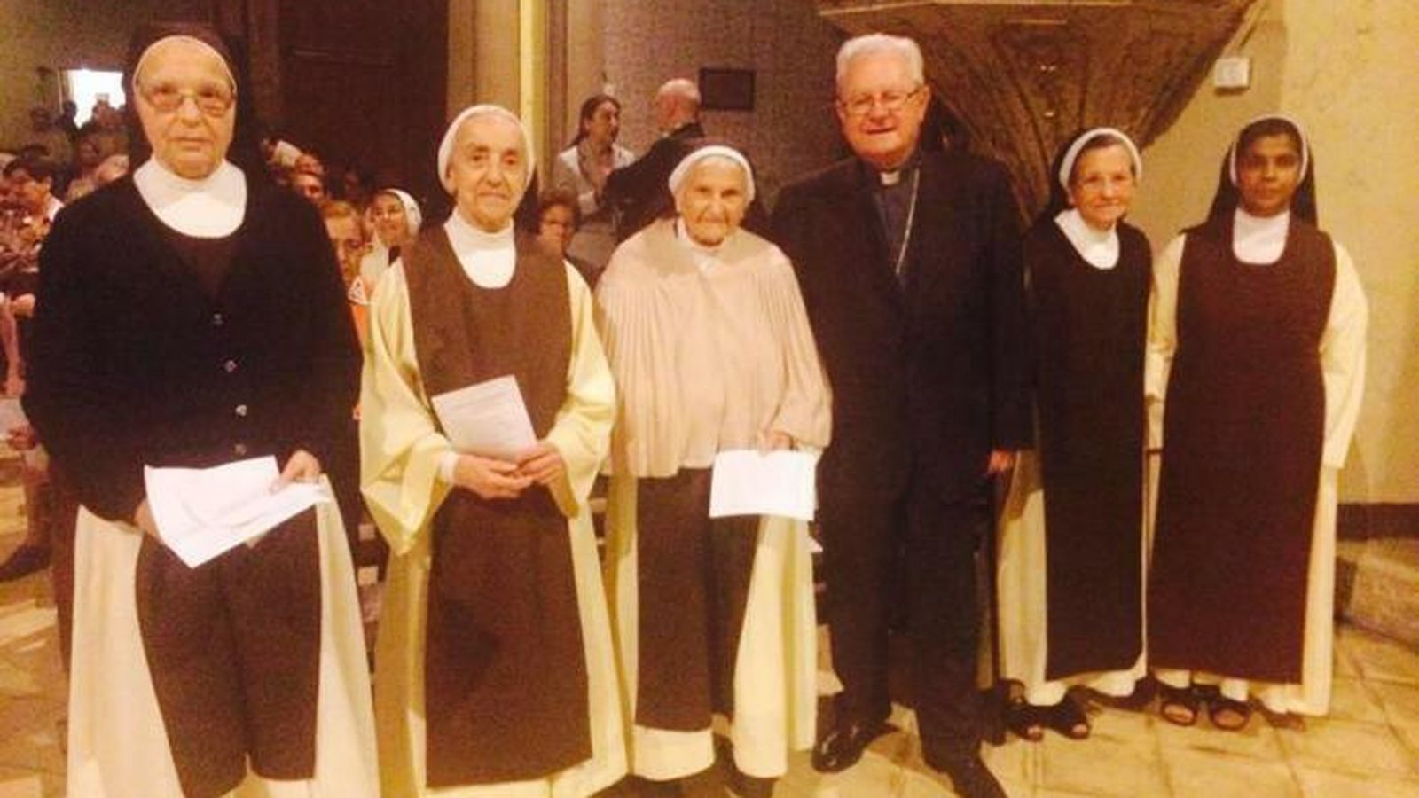 El entonces obispo de Mallorca, Javier Salinas, con las monjas jerónimas