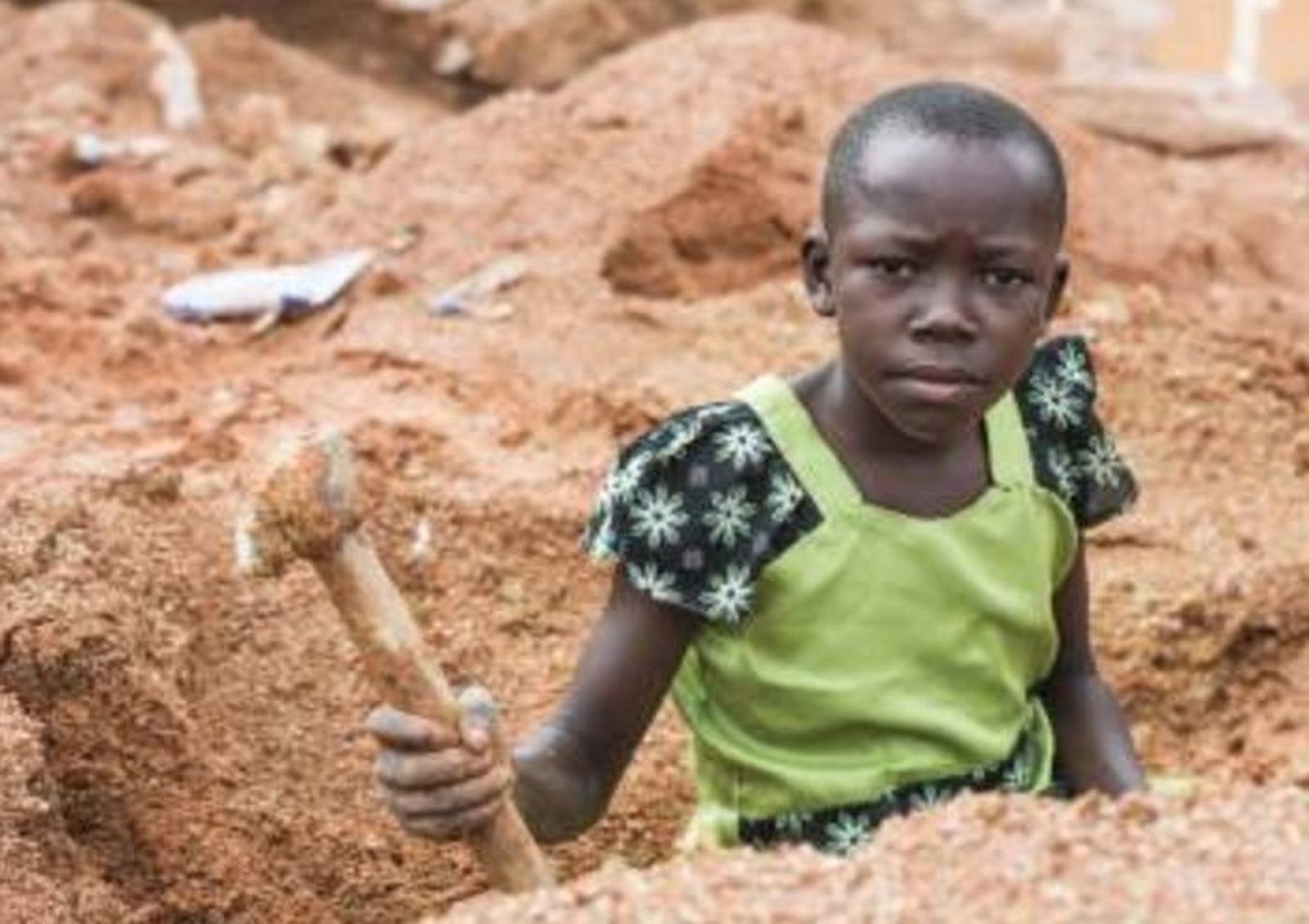 Niños explotados en canteras de Benín