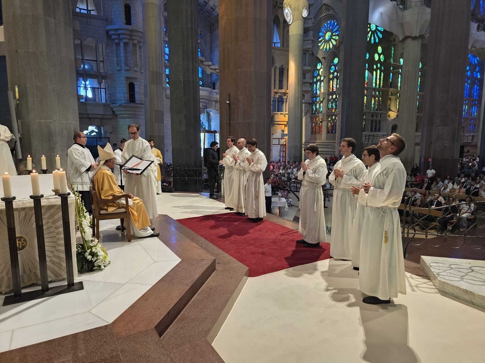 Ordenaciones sacerdotales en la Sagrada Familia de Barcelona