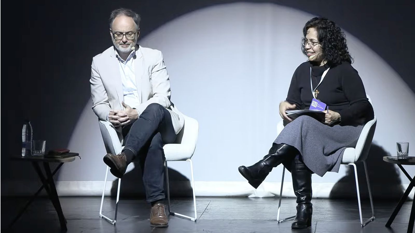 El profesor Vidal, durante el debate con los asistentes