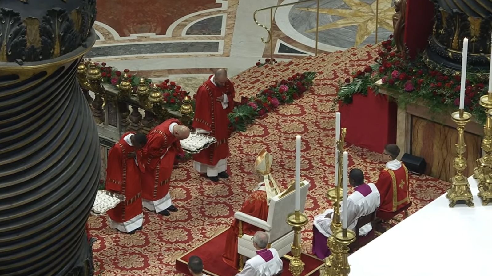 Presentación de los palios al Papa