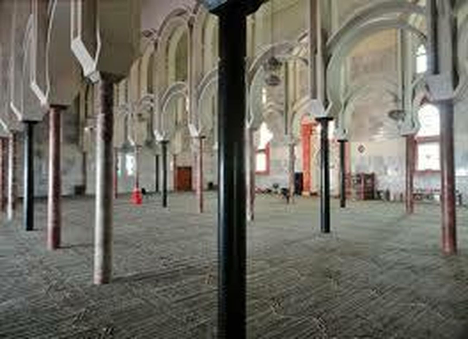 La mezquita de la M-30, vacía