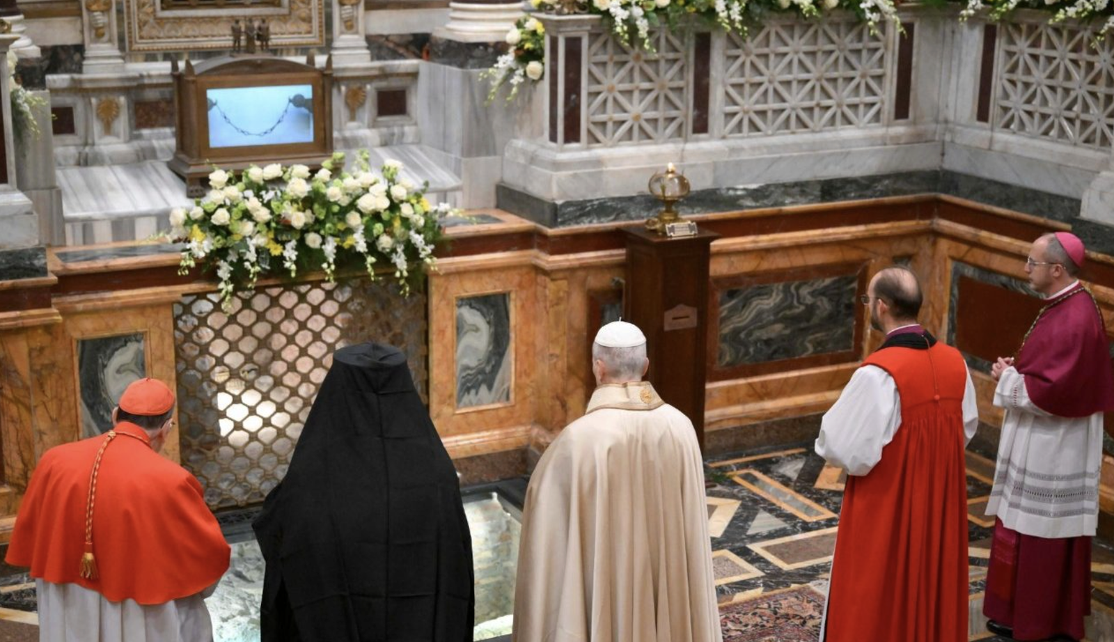 El Papa y los líderes cristianos ante la tumba de Pablo