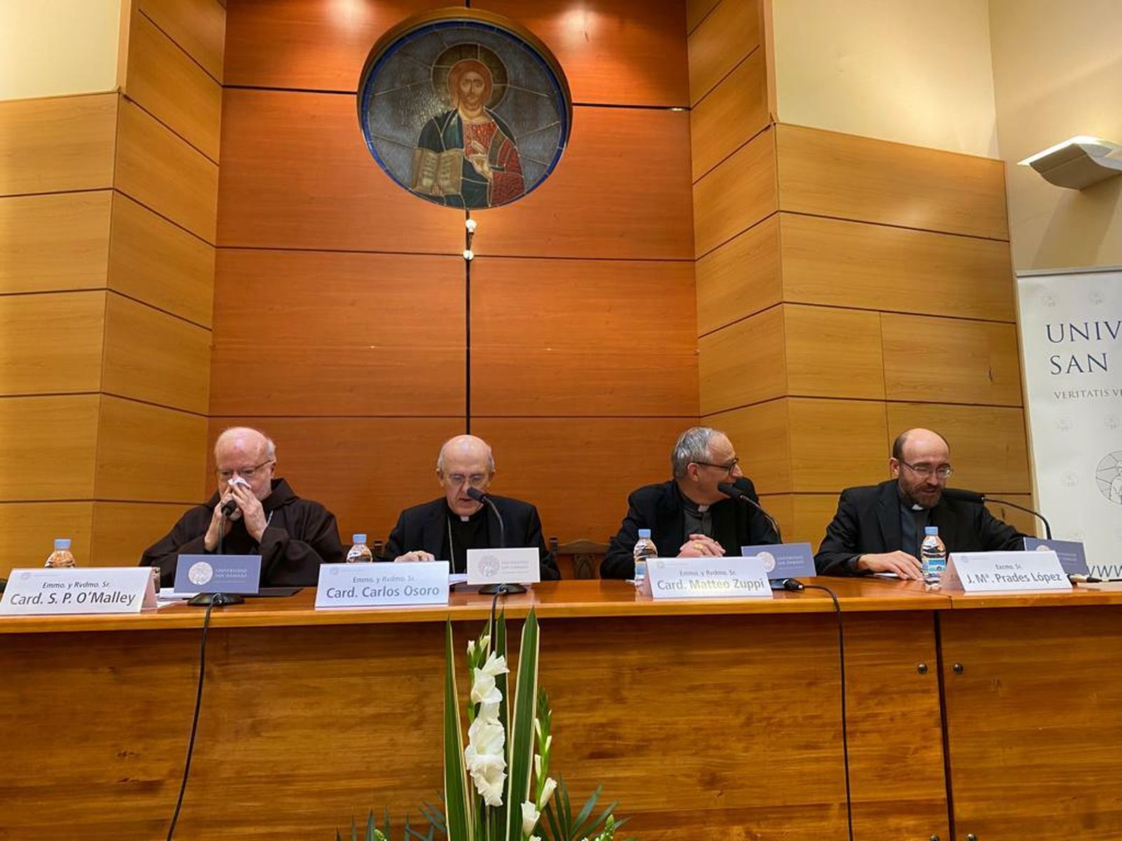 Mesa presidencial en San Dámaso