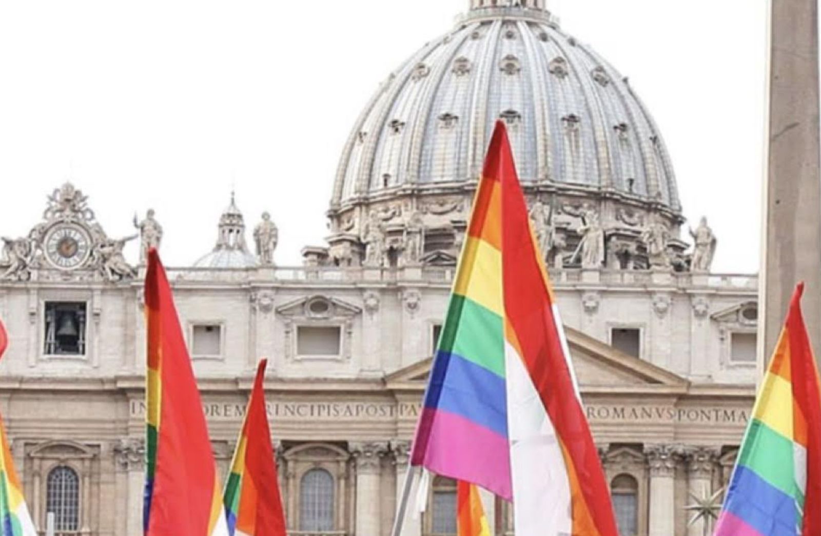 Banderas gays en el Vaticano