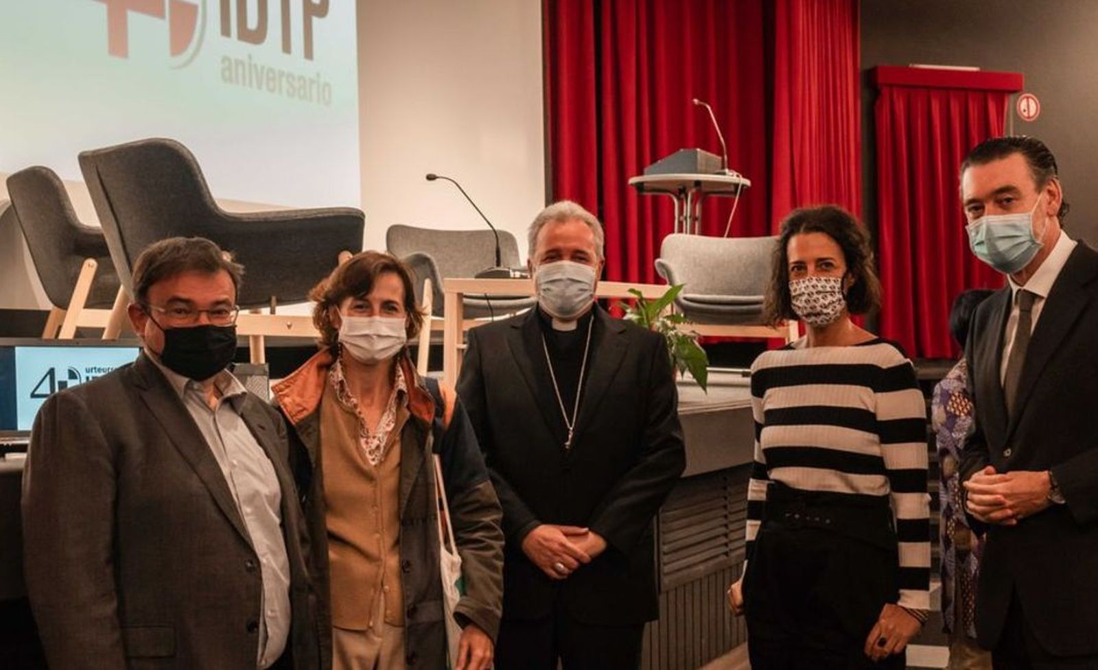 Iceta y otros asistentes al 40º aniversario del Instituto diocesano de Teología y Pastoral (IDTP)