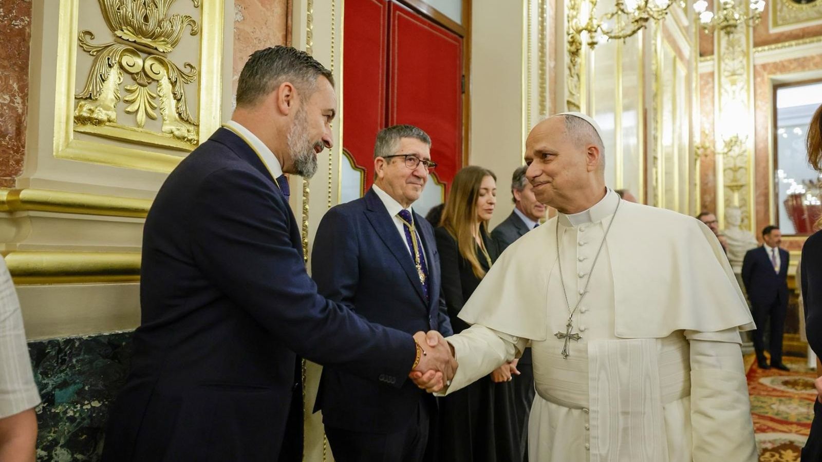 Abascal saluda al Papa en el Congreso