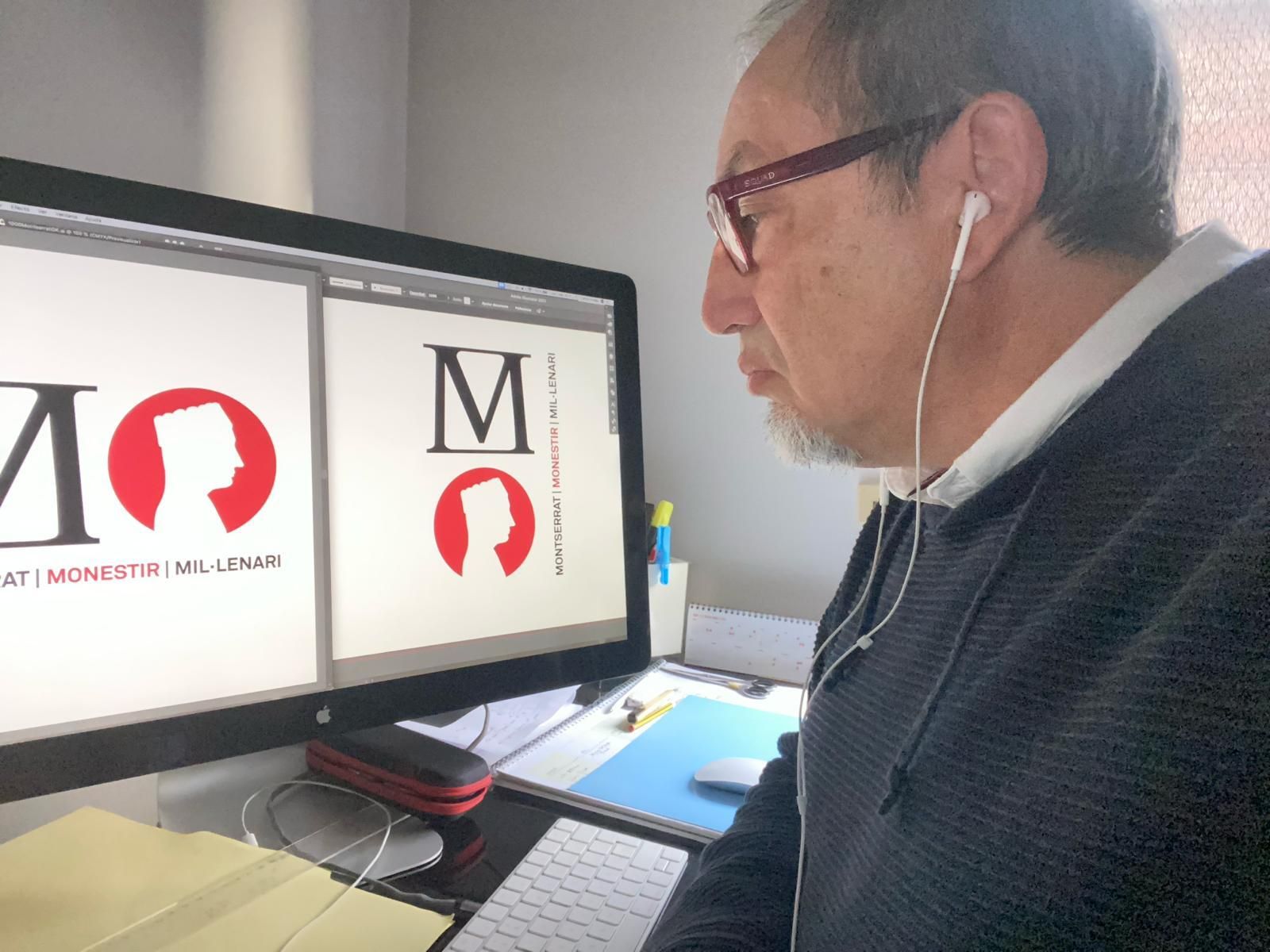 El diseñador Carles Ortega, autor del logotipo