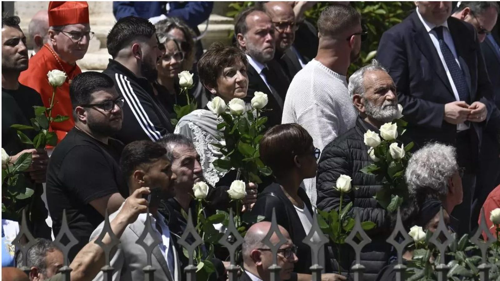 Rosas blancas para el Papa
