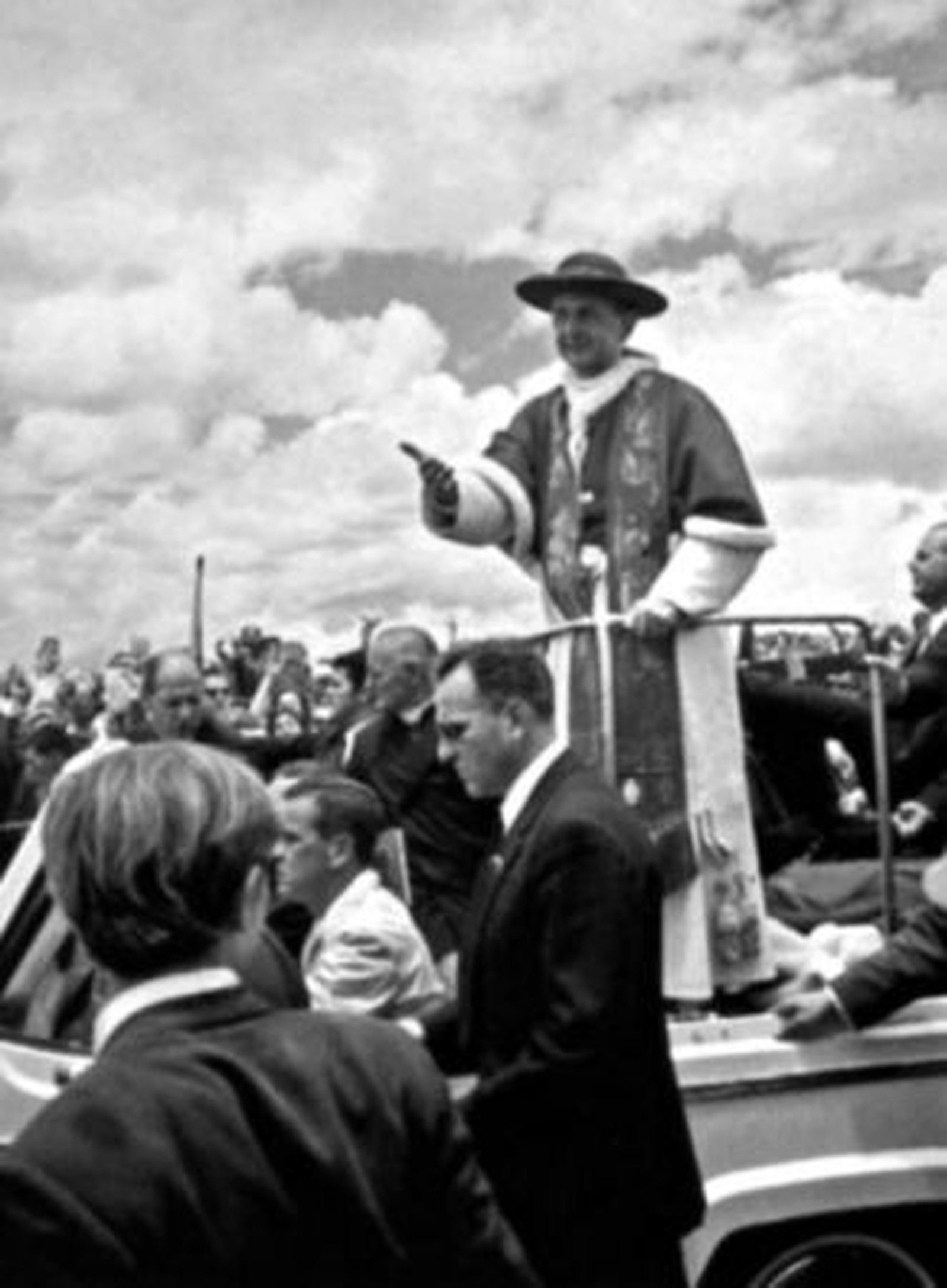 Paulo-VI-en-Colombia-en-1968-gris