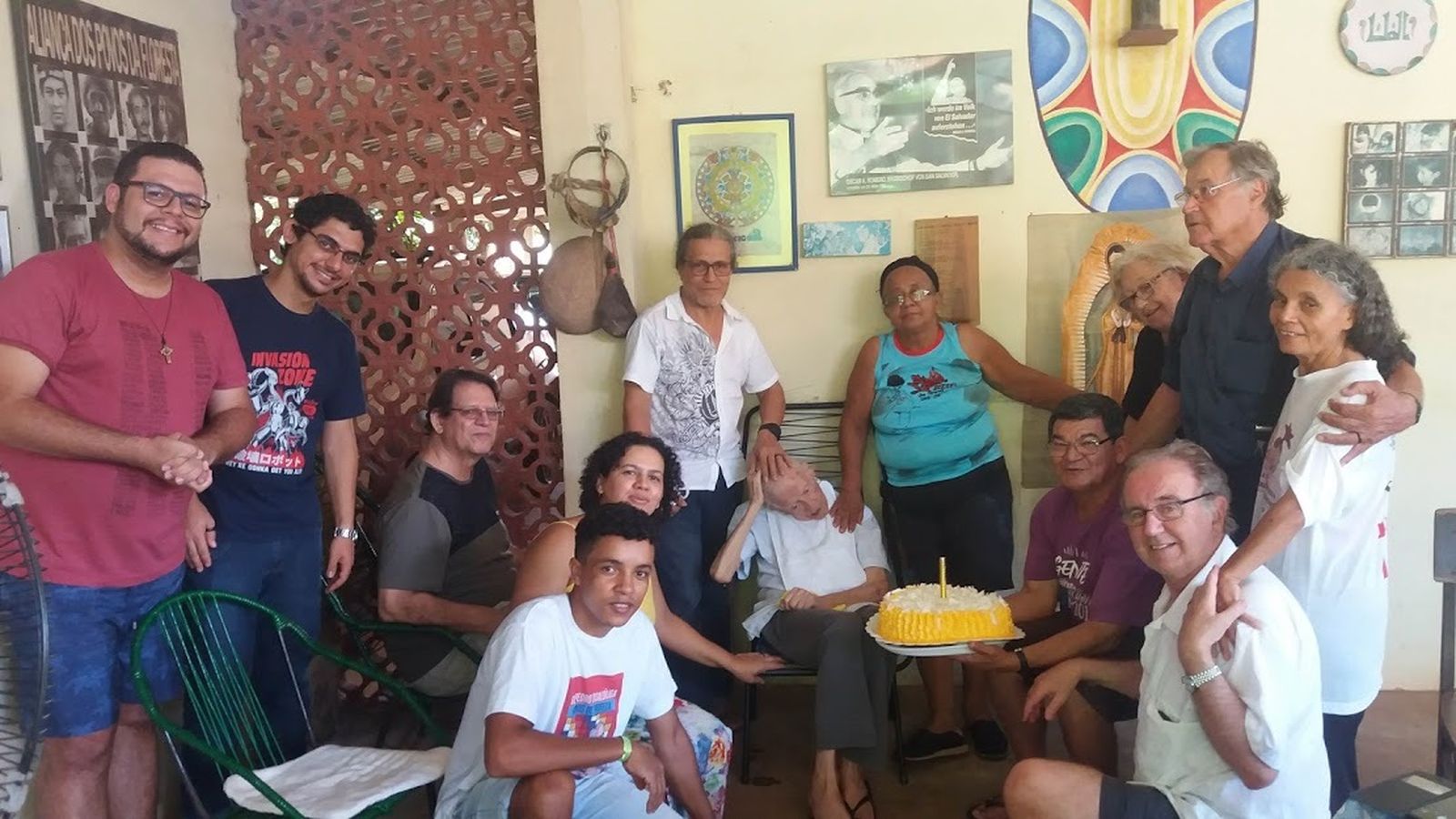 Pedro Casaldáliga con los agustinos y sus cuidadores