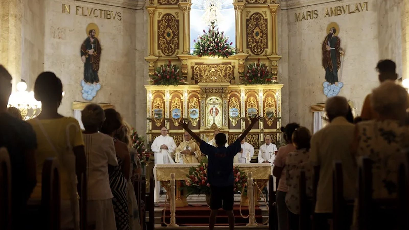 Misa en una parroquia de La Habana