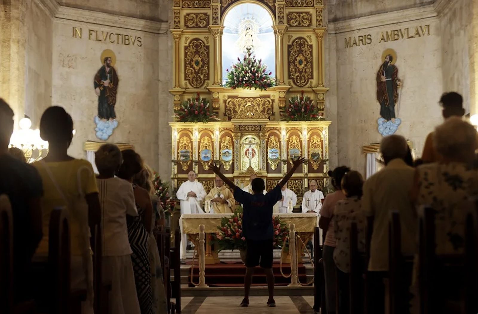 Misa en una parroquia de La Habana